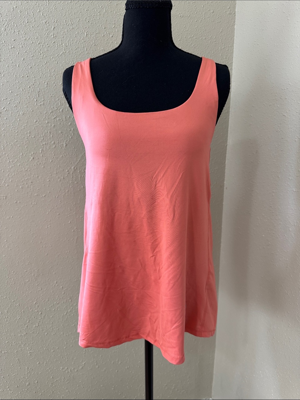 Sleeveless Scoop Neck Tank Top in Coral Pink